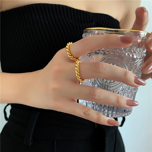 Bague minimaliste en acier inoxydable de 4 mm avec chaîne torsadée mignonne pour femmes et filles, bague tressée étanche, bijou cadeau